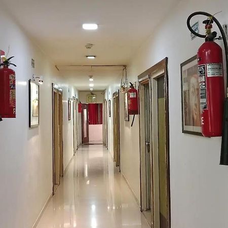 Hotel Royal Apple Ahmedabad Bagian luar foto