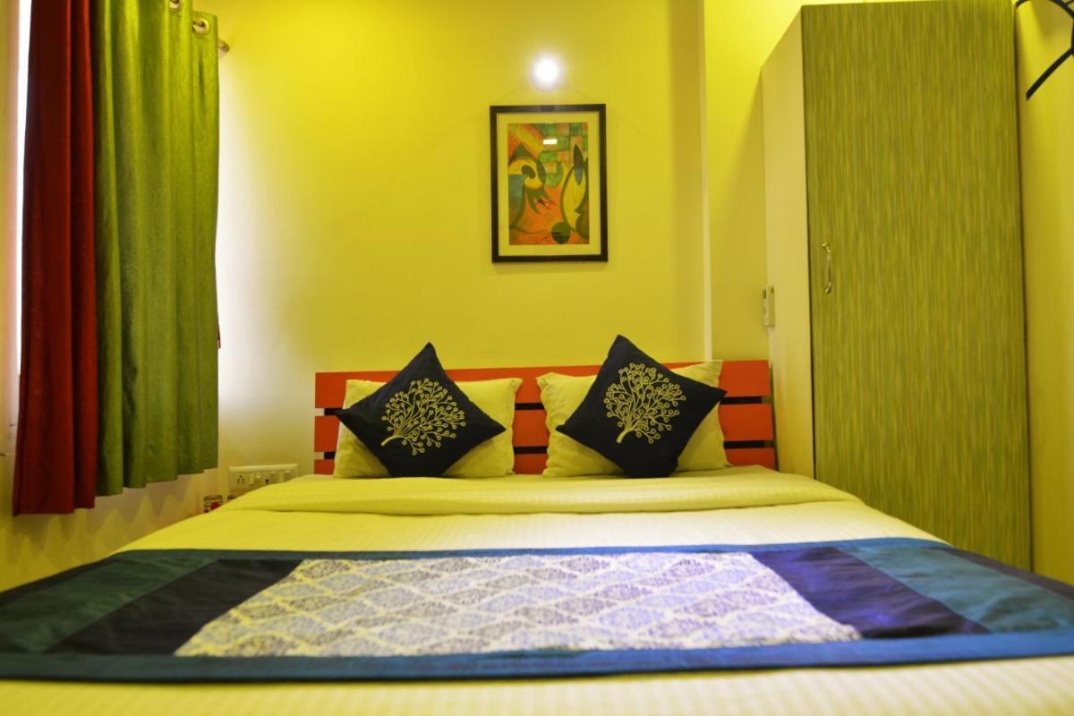 Hotel Royal Apple Ahmedabad Bagian luar foto