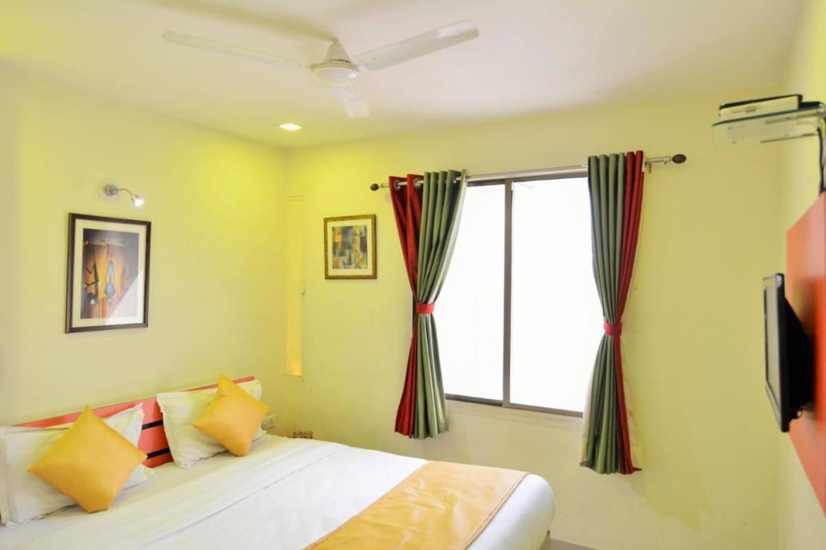 Hotel Royal Apple Ahmedabad Bagian luar foto