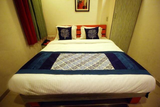 Hotel Royal Apple Ahmedabad Bagian luar foto