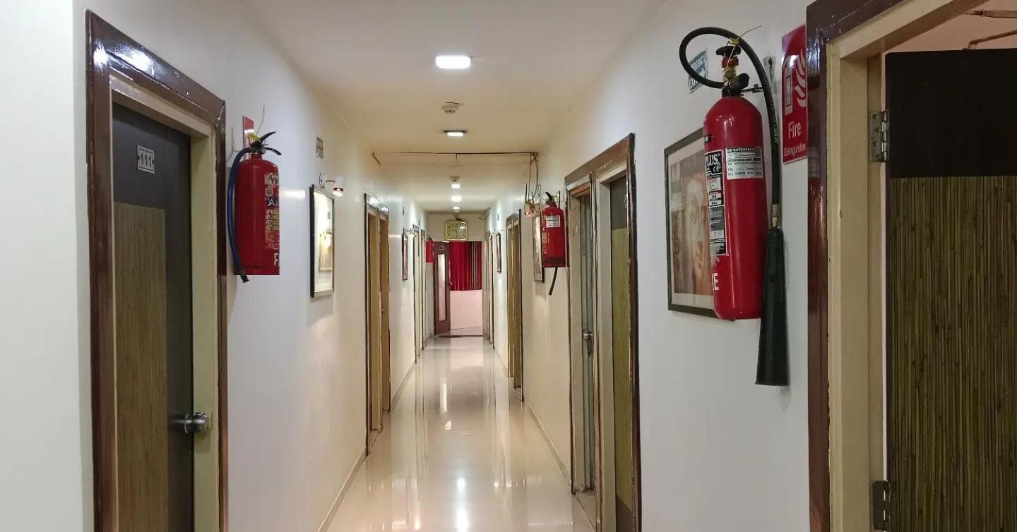 Hotel Royal Apple Ahmedabad Bagian luar foto