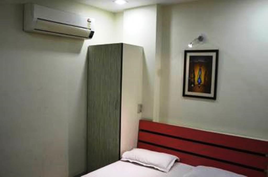 Hotel Royal Apple Ahmedabad Bagian luar foto